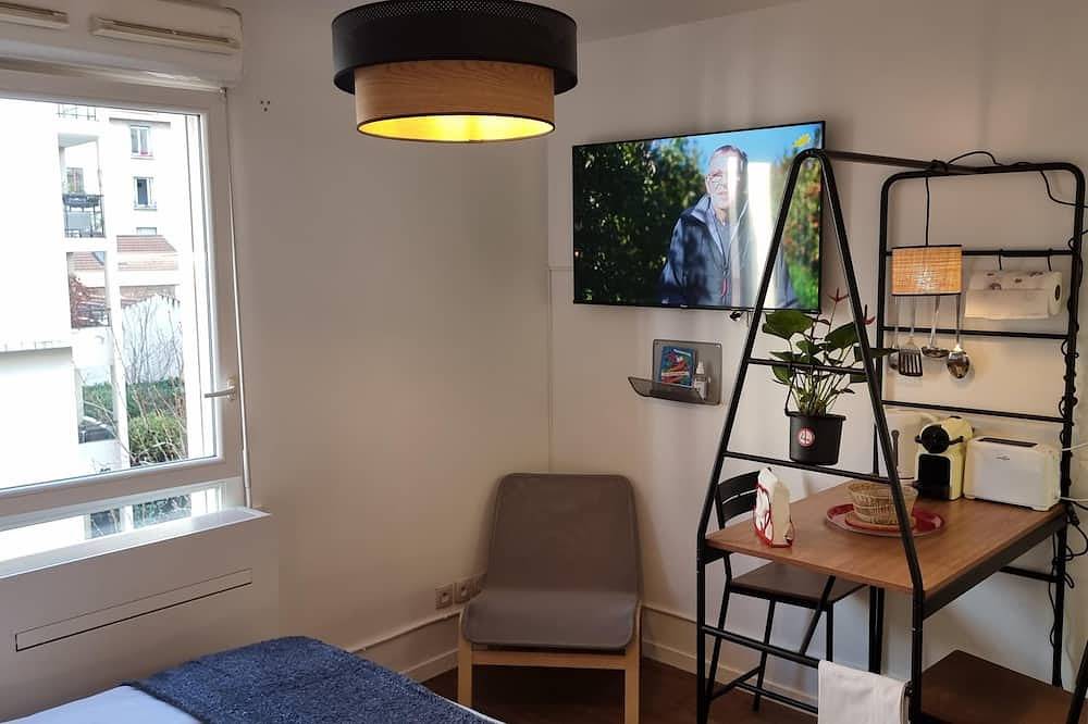 Appartement entier, Lyon Monchat Villeurbanne Studio refait à neuf avec clim et parking in Villeurbanne, Rhône