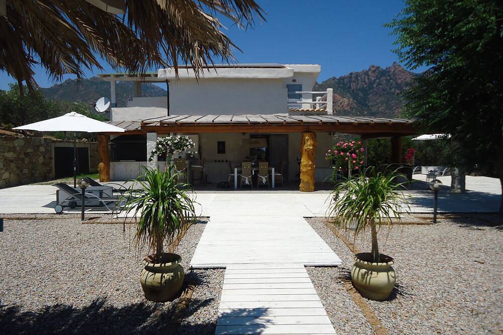 Villa eccezionale  240 m²  9 persone  - accesso diretto alla spiaggia - piscina in Tertenia, Provincia di Ogliastra