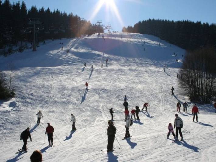 Ferienwohnung für 5 Personen, mit Balkon und Pool sowie Sauna in Winterberg