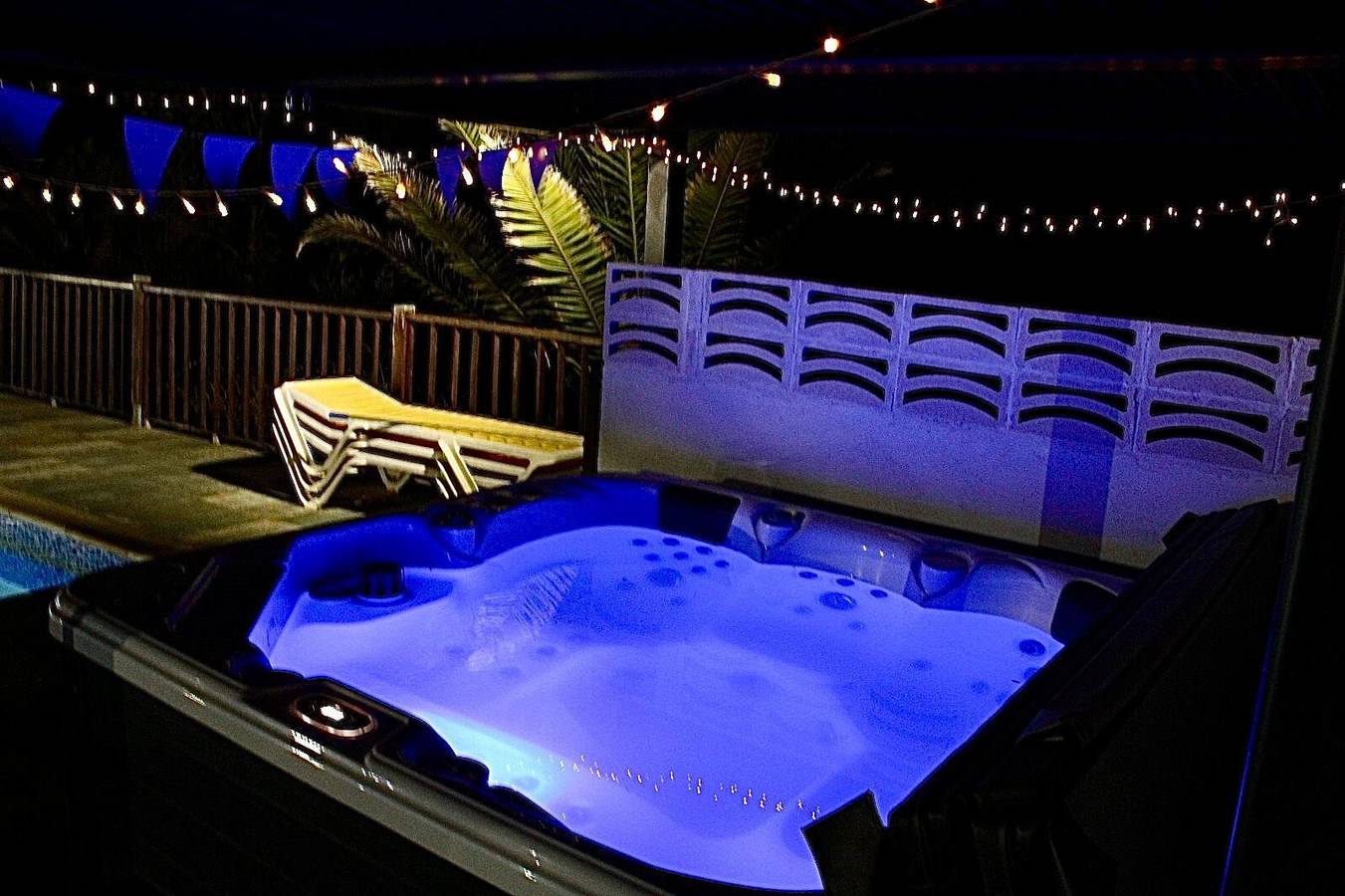 Villa "Vivienda Vacacional Sara" con vistas a la montaña, terraza, piscina y pista de baloncesto in Tetir, Fuerteventura