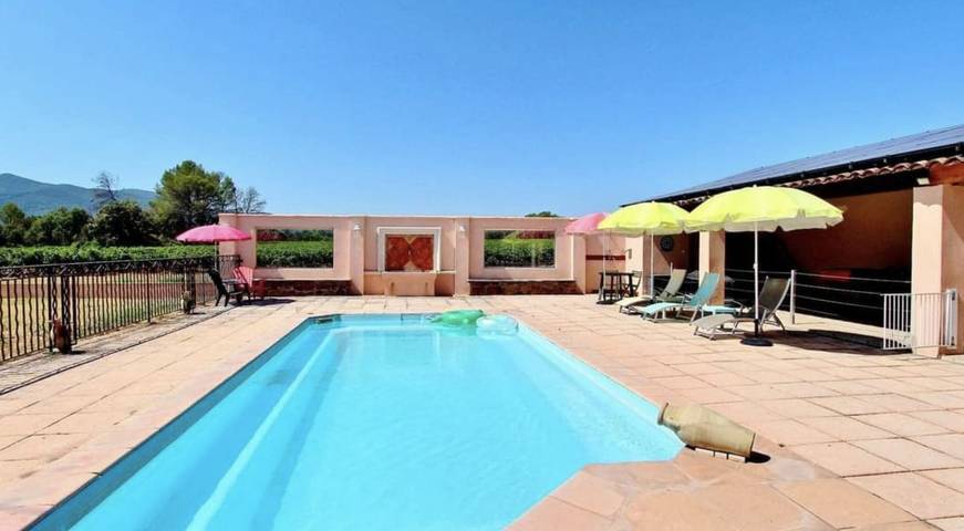 Location de vacances pour 10 personnes, avec terrasse et jardin, animaux acceptés à Gonfaron - 2