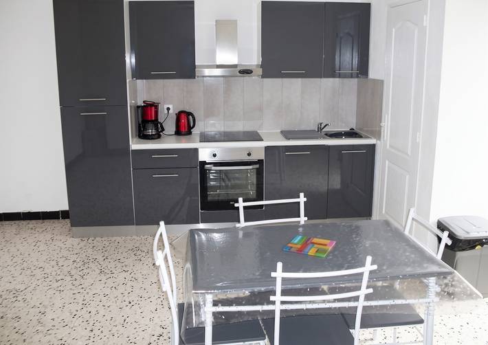 Entire apartment, Spacious Apartment in Bessèges - Mountain View & Terrace in Bessèges, Cévennes