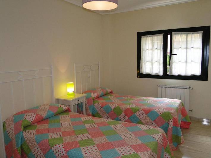 Gîte pour 6 personnes, avec jardin et piscine, adapté aux familles à Noja - 4