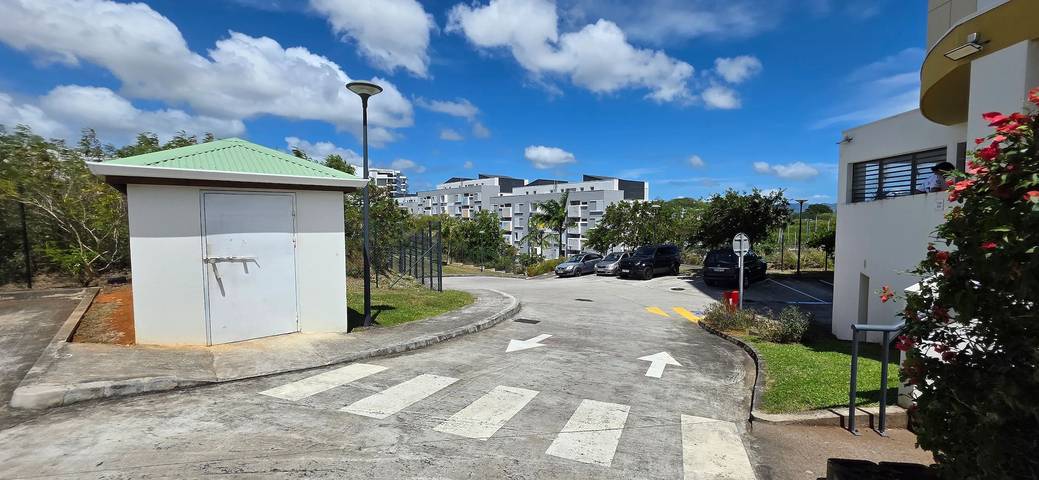 Apartamento entero, Apartamento acogedor en Fort-de-France con vista al mar y jardín in Martinica