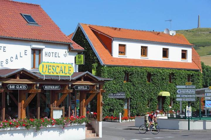 Hôtel pour 2 personnes, avec Jacuzzi et Terrasse ainsi que Jardin et Piscine à Escalles - 2