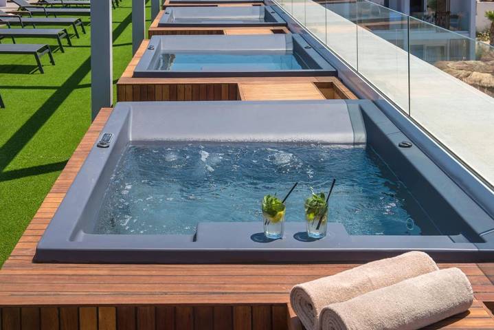 Hôtel pour 3 personnes, avec sauna et vue ainsi que piscine et jardin