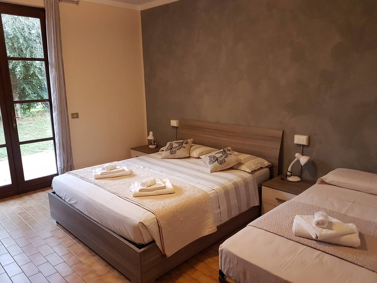 Spaziosa villa con vista mozzafiato in San Felice del Benaco, Prealpi Gardesane