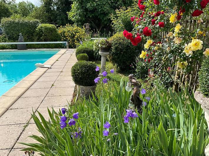 Location de vacances pour 2 personnes, avec vue ainsi que piscine et jardin, animaux acceptés à Caylus - 3