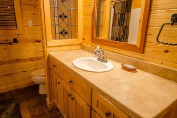 Log Cabin for 8 Guests in Broken Bow, Broken Bow Lake, Picture 2
