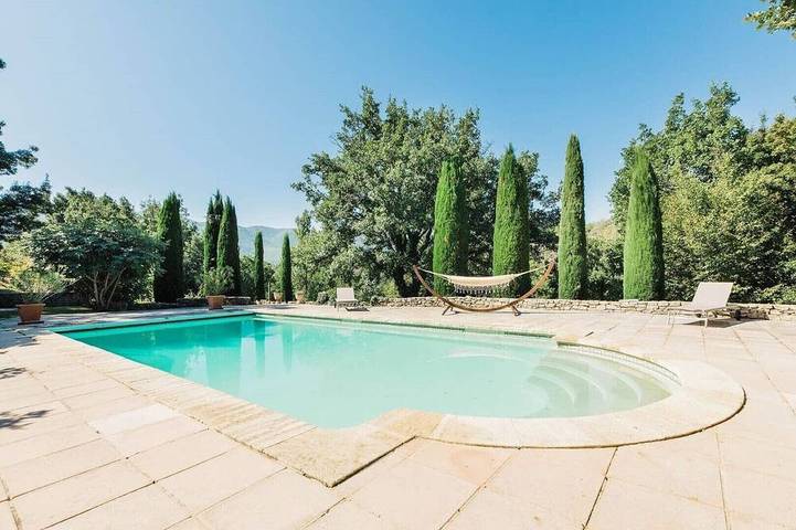 Location de vacances pour 10 personnes, avec sauna ainsi que jardin et jacuzzi, animaux acceptés à Saint-Martin-de-Castillon