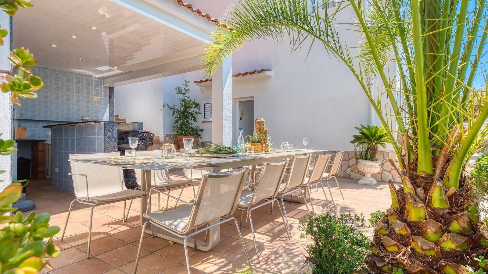 Villa "Costacabana - Maribel" avec piscine privée, 3 terrasses privées et Wi-Fi in Roca Grossa, Lloret de Mar