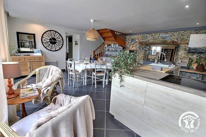 Gîte pour 7 personnes, avec Terrasse ainsi que Jardin et Vue à Trédarzec - 3