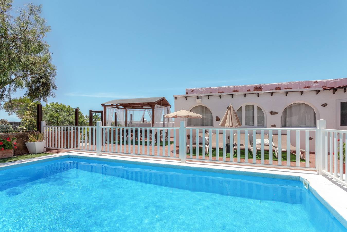 Villa "Abraham" con vistas a la montaña, Wi-Fi, piscina y terraza in Tefía, Fuerteventura