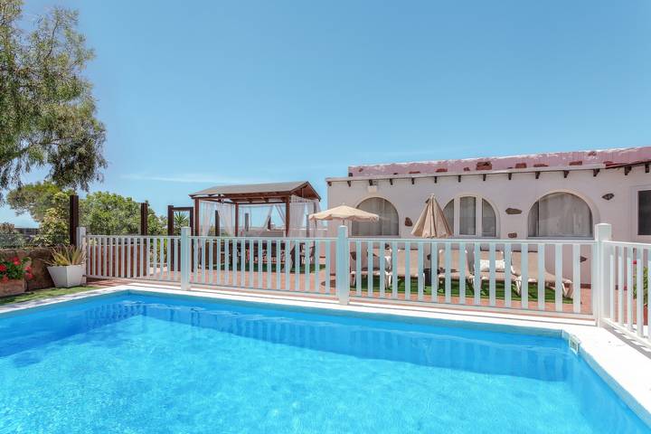 Villa "Abraham" con vistas a la montaña, Wi-Fi, piscina y terraza in Tefía, Puerto del Rosario