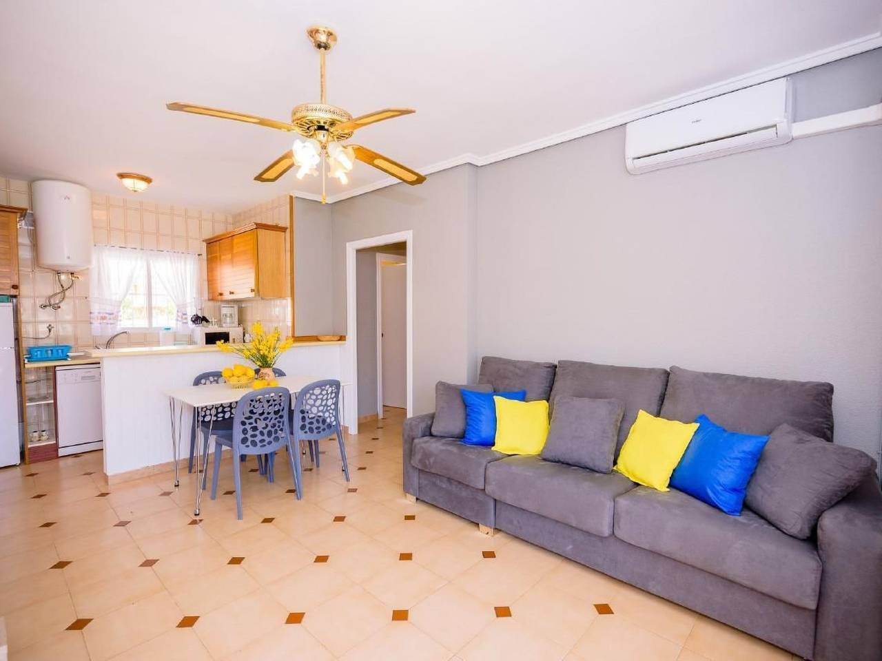Apartamento entero, "Limonka" mit eigener Terrasse in La Mata, Costa Blanca