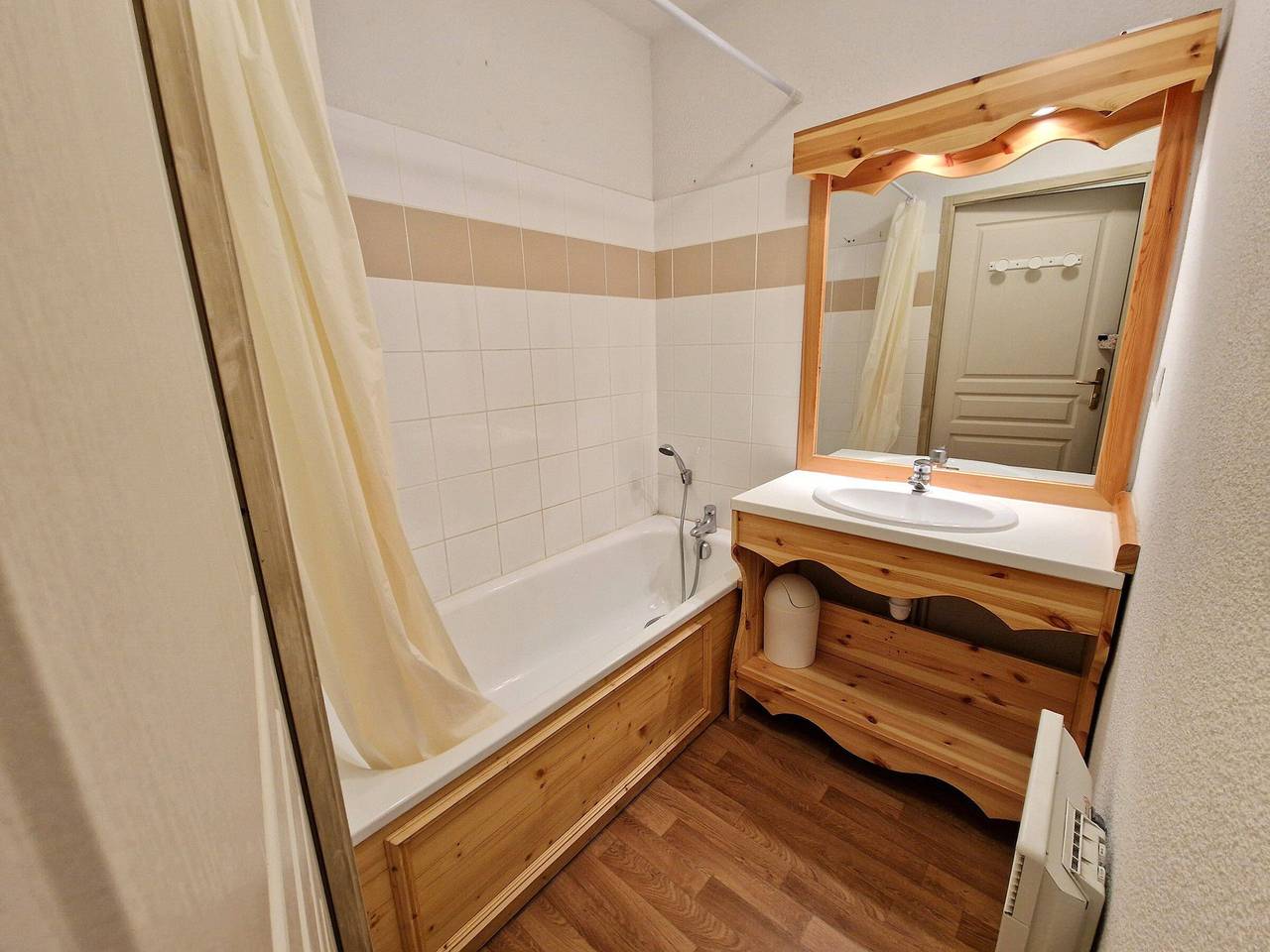 Appartement entier, Appartement cosy 4 pers, proche télécabine, non-fumeur, animaux admis in Valfréjus, Modane