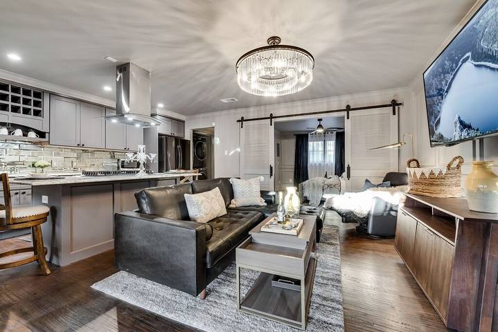 Apartment for 2 people, with hot tub in Dallas