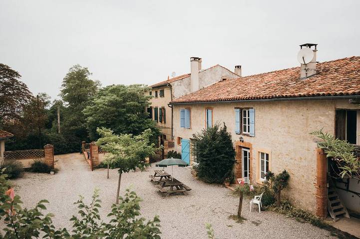 Location de vacances pour 39 personnes, avec piscine ainsi que balcon et jardin à Saint-Félix-de-Tournegat