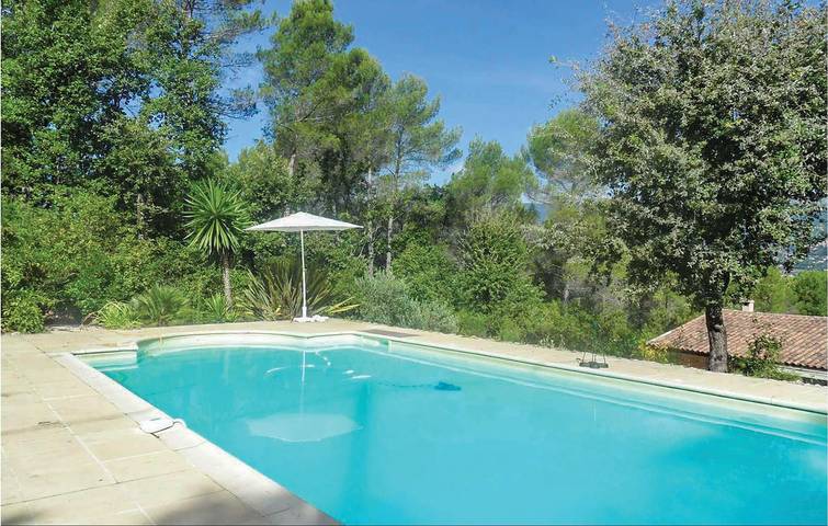 Location de vacances pour 6 personnes, avec terrasse ainsi que jardin et piscine à Tourrettes - 3