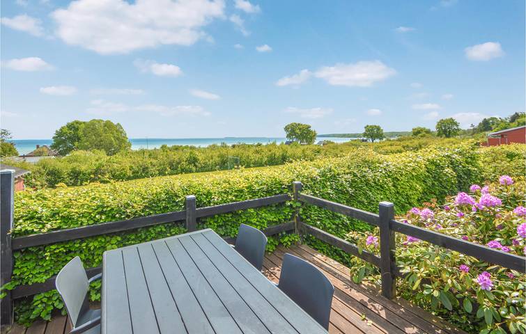 Ferienhaus für 6 Personen, mit Terrasse und Garten in Binderup Strand