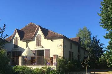 Gîte pour 10 personnes, avec piscine ainsi que jardin et terrasse à Aignan
