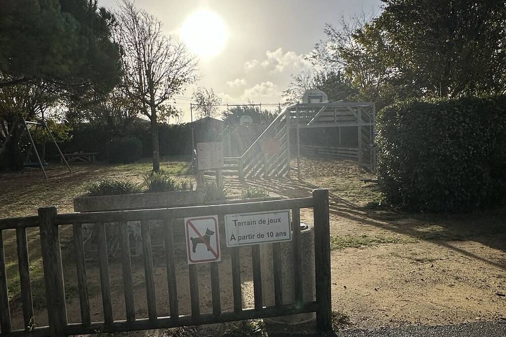 Location Oléron bord de mer à 150 mètres de la plage -4 personnes -Tv - piscines in La Cotinière, Saint-Pierre-d'Oléron