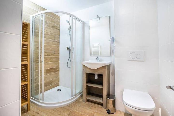 Appartement entier, Wifi, pied des pistes de ski, vue bâtiment, remise en forme, piscine, sauna, hammam, télévision in La Rosière, Montvalezan