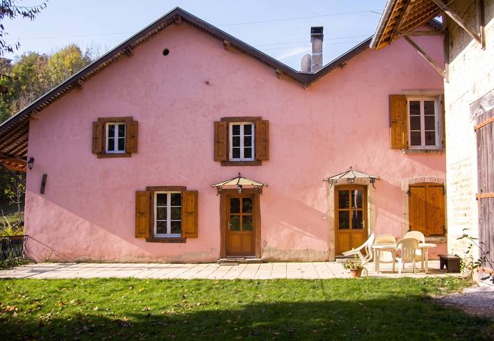 Charmantes Haus in Chirens mit umzäuntem Garten in Chirens, Isère