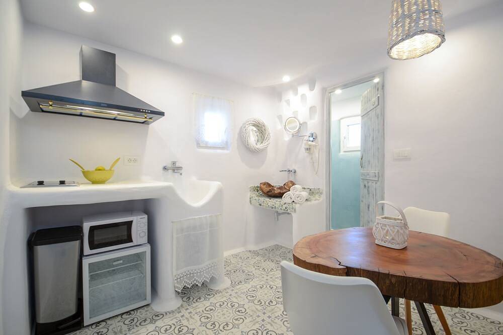 Grand Sea View Signature Suite with Jacuzzi in Cyclades