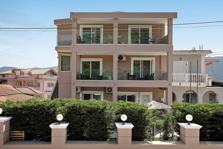 Entire studio, Studio Apartment "Villa Dionysia Studio S5" with Shared Pool & Wi-Fi in Alykanas, Alykes