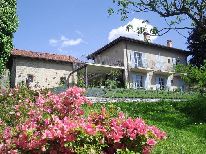 Casa vacanza per 3 persone, con Terrazza e Giardino nonché Sauna e Vista lago a Oggiono