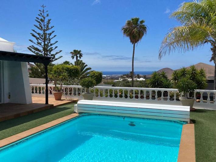 Casa de vacaciones para 10 personas, con jardín además de jacuzzi y piscina en Nazaret
