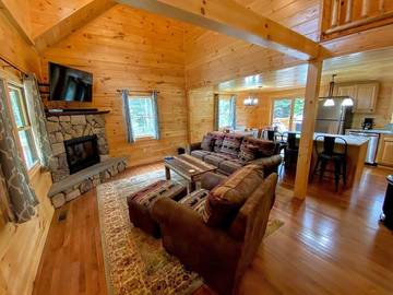 Log Cabin for 12 Guests in Bethlehem, Grafton County, Picture 2