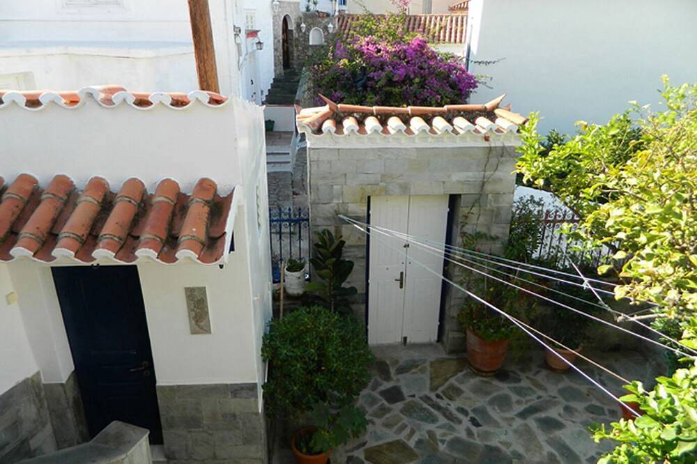 Lemon House in Hydra