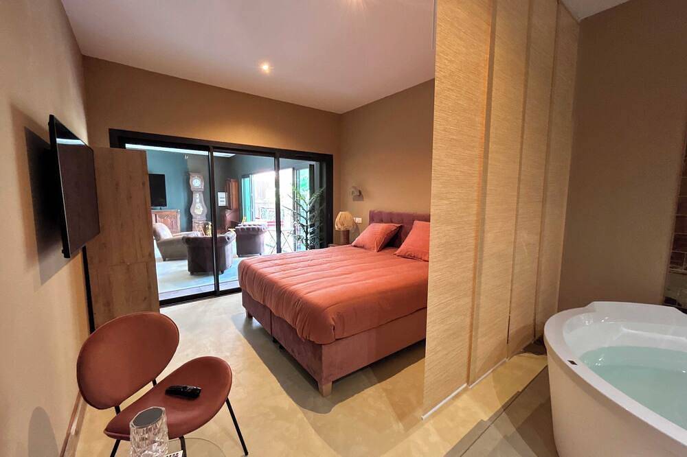 Luxury private suite, the colonial house in Torreilles, Côte d'Améthyste