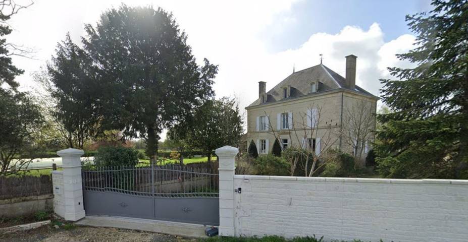 Gîte pour 15 personnes, avec piscine ainsi que jardin et terrasse - 1