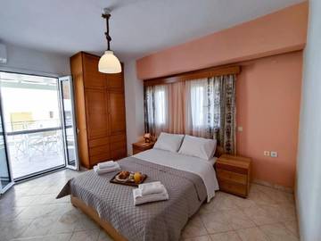 Gîte pour 6 personnes, avec terrasse et vue dans Makri Gialos