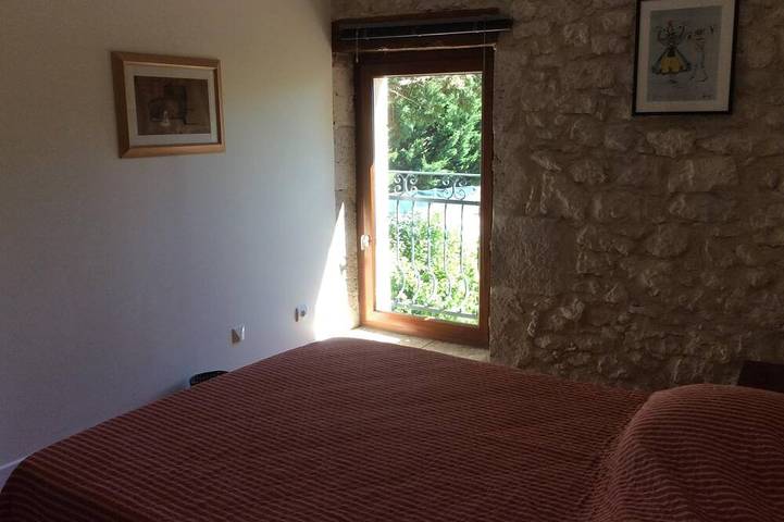 Gîte pour 4 personnes, avec jardin à Montjoi - 2