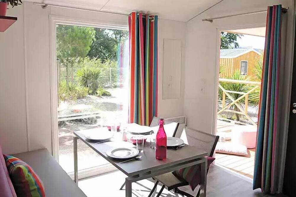 Mobil-home Loggia 3 Pièces 4/5 personnes + Tv in Jard-sur-Mer, Vendée