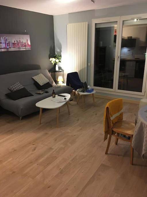 Appartement entier, One-Bedroom Apartment in Sainte-Foy-lès-Lyon, Lyon et ses environs