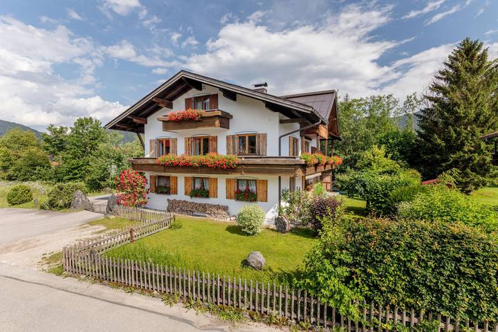Ganze Ferienwohnung, Haus in der Loferau - Ferienwohnung 5 -  50 m² für 2-3 Personen, 1 großer Wohn-Schlafraum, sep. Küche in Reit im Winkl, Bayerische Alpen
