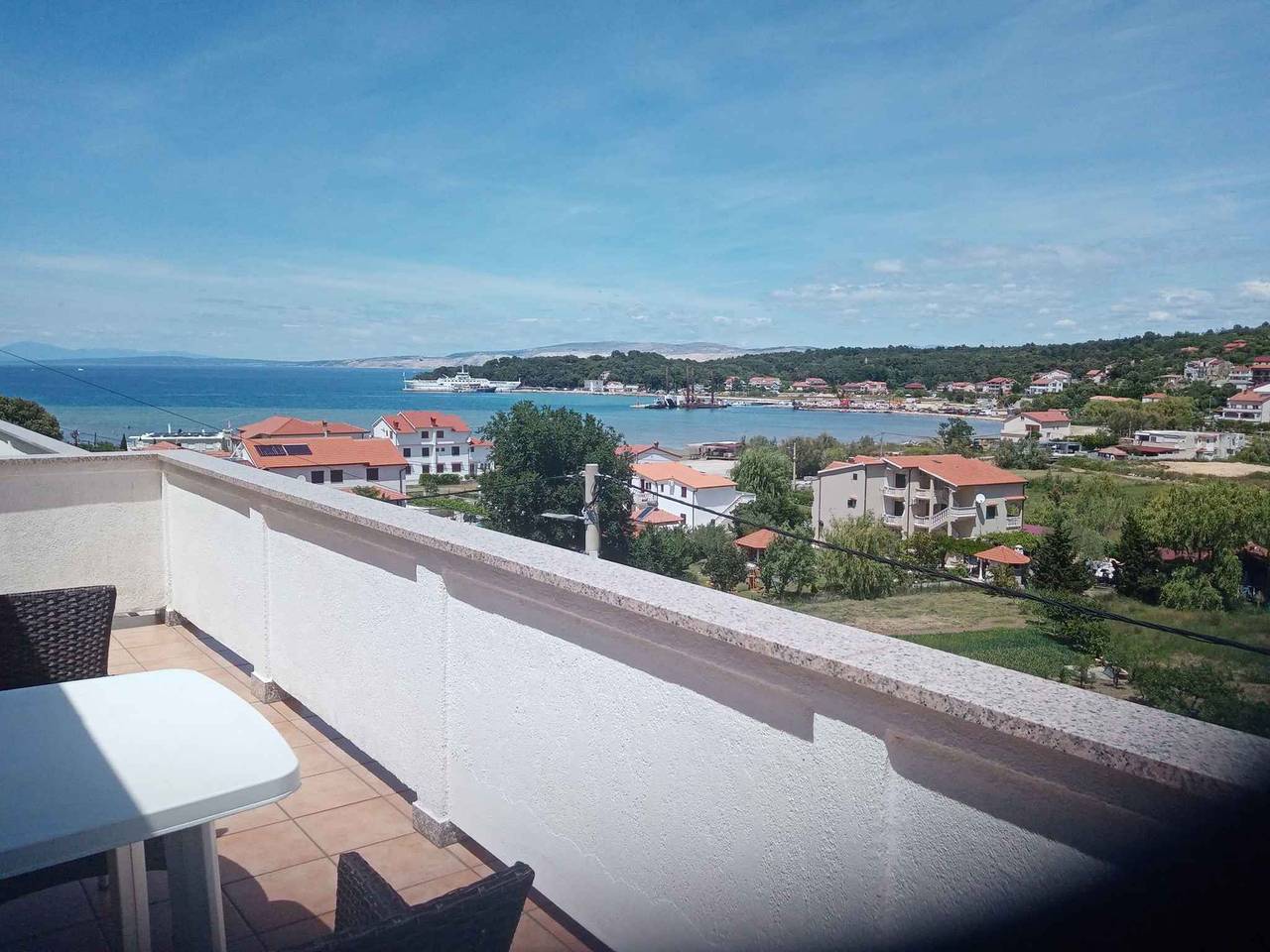 Ganze Ferienwohnung, Ferienwohnung mit Terrasse und Klimaanlage in Lopar, Rab