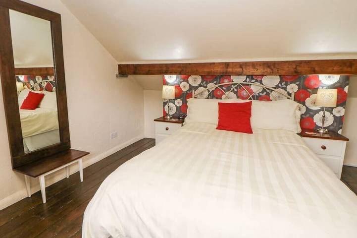 Courtyard Cottage, Peak Forest in Peak Forest, Derbyshire