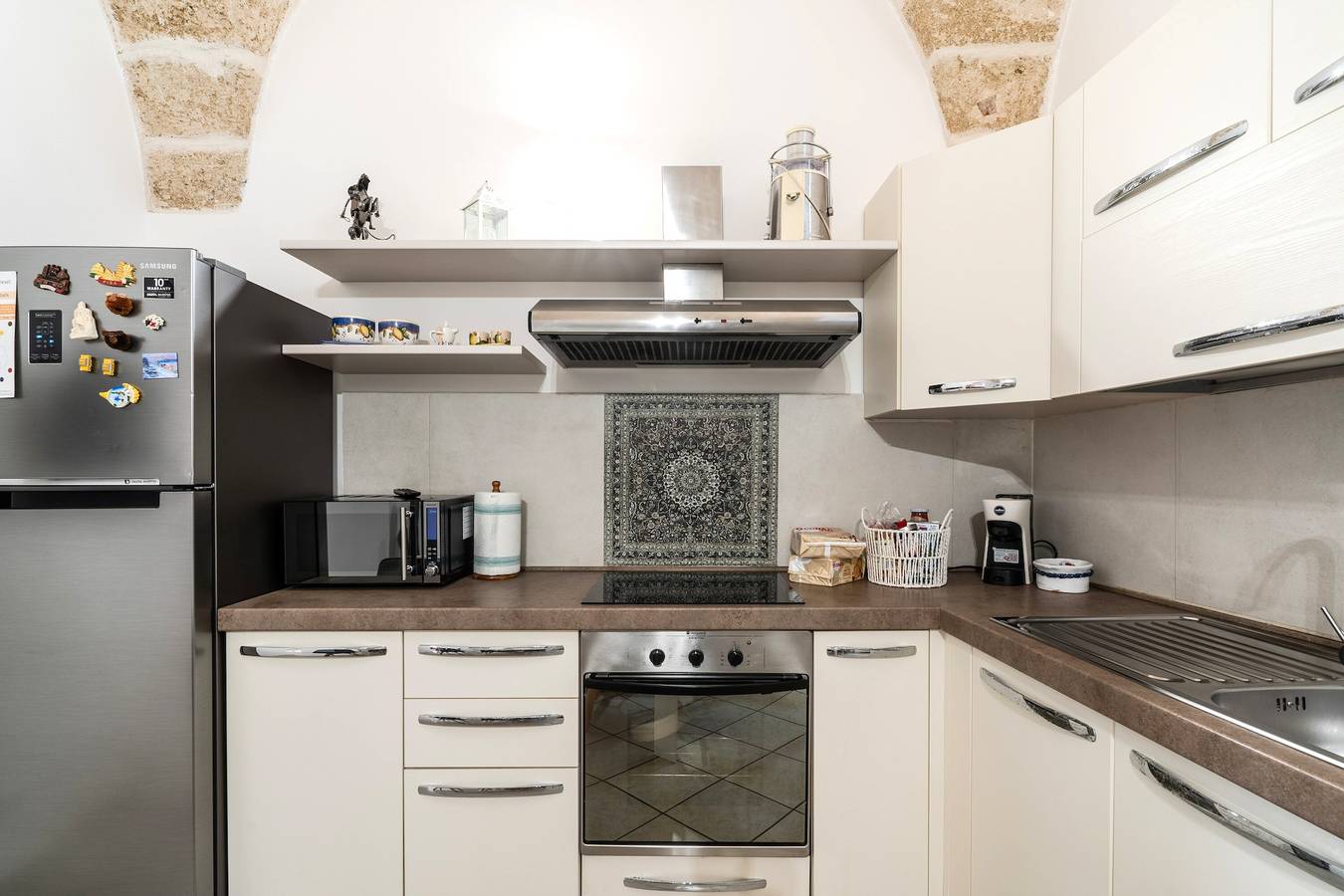 Casa vacanze 'Civico4 Luxuryholidays' con terrazza privata, Wi-Fi e aria condizionata in Casarano, Golfo di Taranto