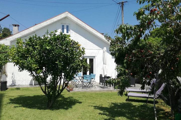 Location de vacances pour 5 personnes, avec Terrasse et Jardin dans Vila Verde