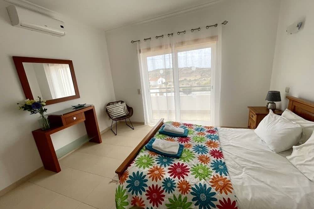 Großzügige Villa in toller Lage in Budens, Faro Distrikt