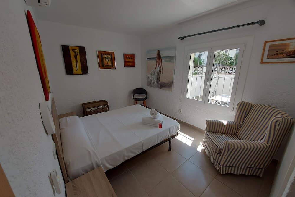 Villa con piscina privada, wifi gratuito, zona muy tranquila entre mar y bosque. in La Escala, Alt Empordà