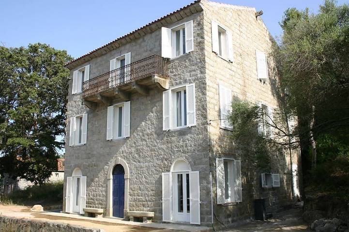 Appartement de vacances pour 4 personnes, avec jardin ainsi que terrasse et jacuzzi