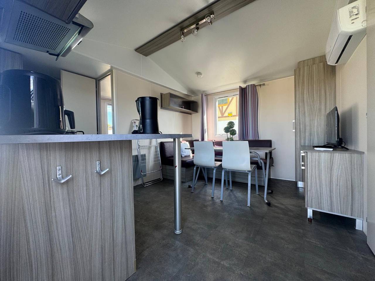 Casa Vacacional 'Coral Bungalow' con Piscina Compartida, Wi-Fi y Aire Acondicionado in Isla Canela, Ayamonte