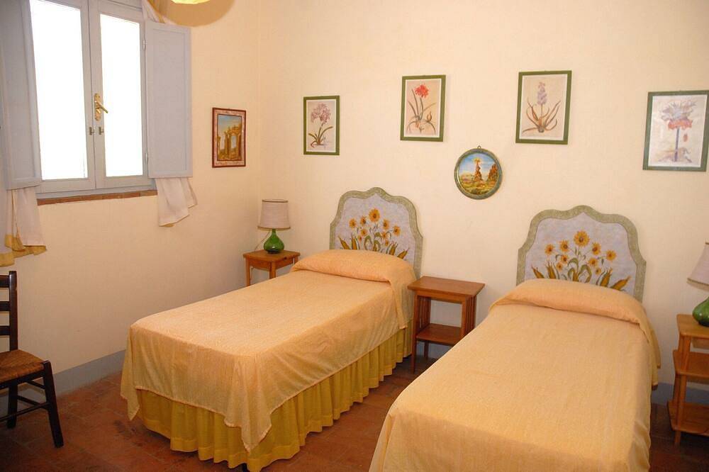 Caratteristica villa indipendente con Wifi, piscina privata, Tv, patio, vista panoramica, parcheggio in Narni, Provincia di Terni